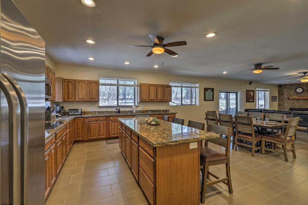 Spacious Pinetop-Lakeside Home With Hot Tub And Grill! Εξωτερικό φωτογραφία
