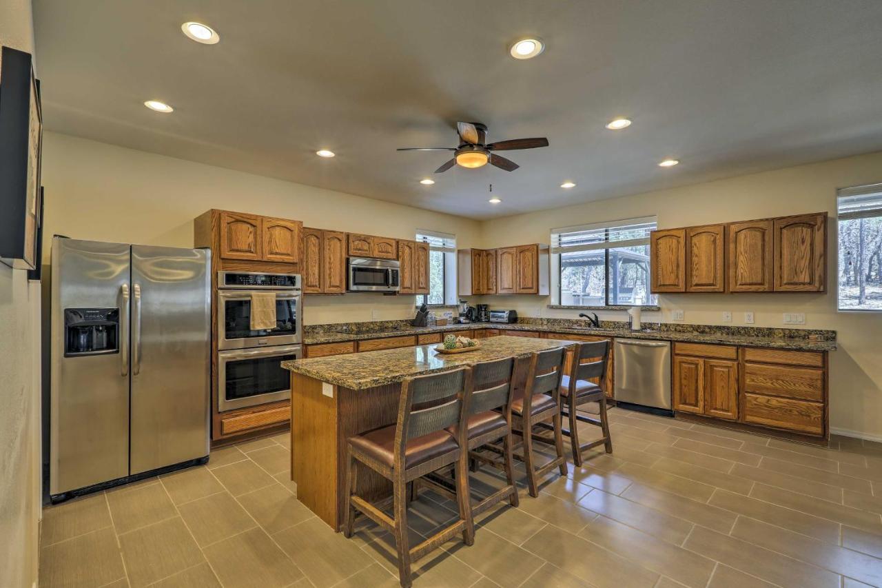 Spacious Pinetop-Lakeside Home With Hot Tub And Grill! Εξωτερικό φωτογραφία