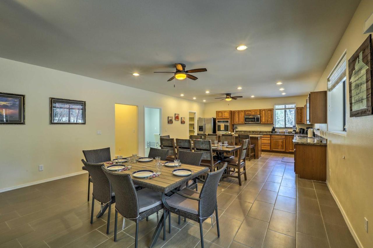Spacious Pinetop-Lakeside Home With Hot Tub And Grill! Εξωτερικό φωτογραφία