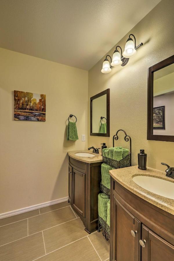 Spacious Pinetop-Lakeside Home With Hot Tub And Grill! Εξωτερικό φωτογραφία