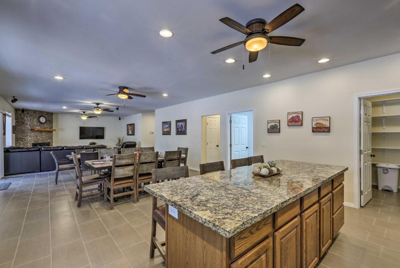 Spacious Pinetop-Lakeside Home With Hot Tub And Grill! Εξωτερικό φωτογραφία